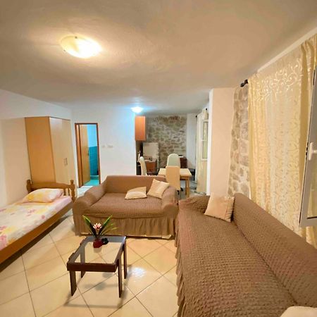 Pavle Apartmani リサン エクステリア 写真